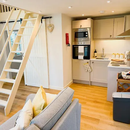 Honey Bee Cottage - Cute Couples Getaway Welshpool Esterno foto