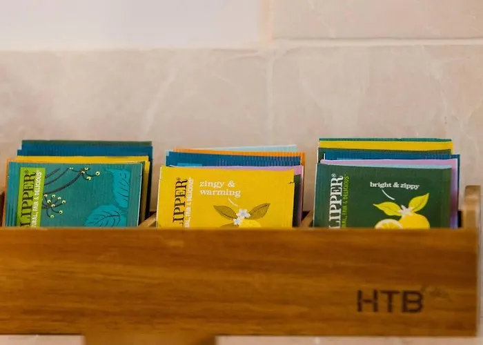 Honey Bee Cottage - Cute Couples Getaway