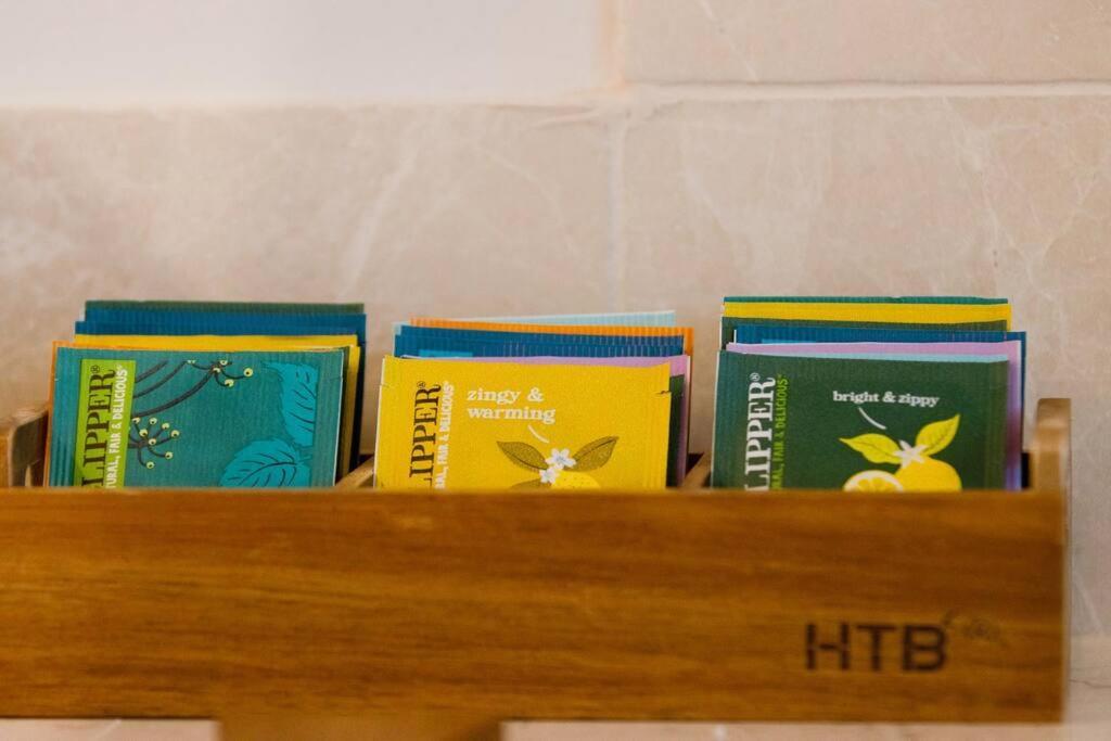 Honey Bee - Cute Couples Getaway Welshpool