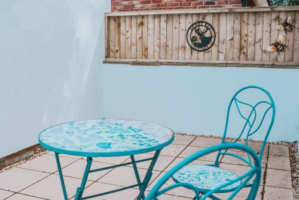 Honey Bee - Cute Couples Getaway * Welshpool
