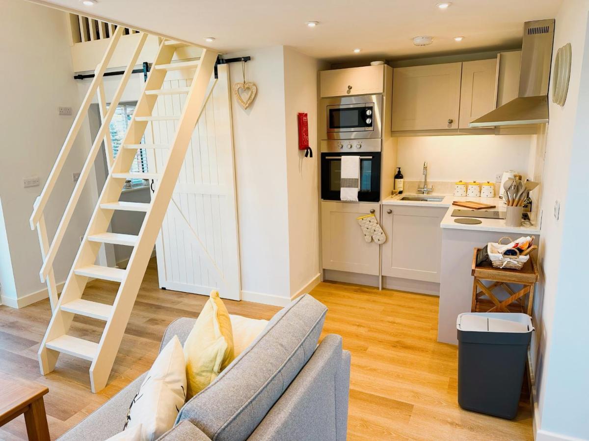 Honey Bee - Cute Couples Getaway Holiday home *